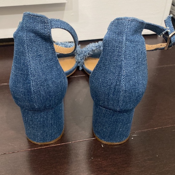 Steve Madden Denim Sandal Block Heel Size 6 - Picture 7 of 9